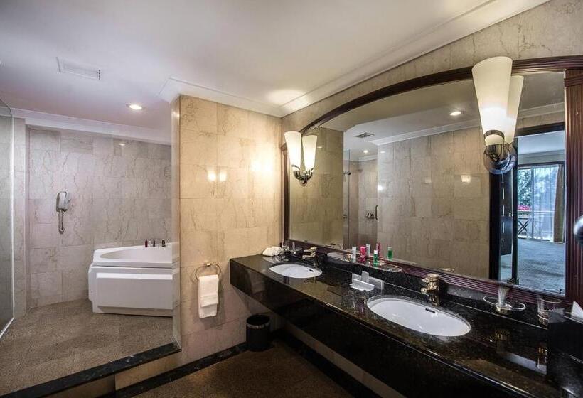 Hotel Miri Marriott Resort & Spa