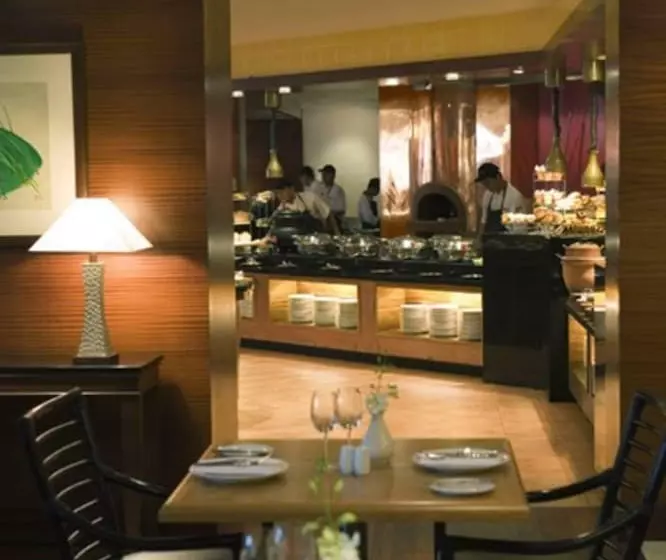 Отель Miri Marriott Resort & Spa