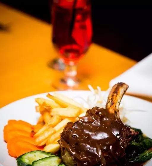 Sandown Regency Hotel & Apartments