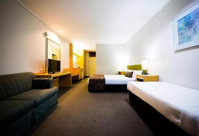 Sandown Regency Hotel & Apartments