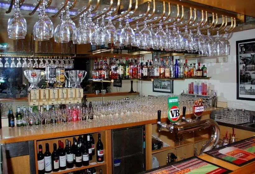 Sandown Regency Hotel & Apartments