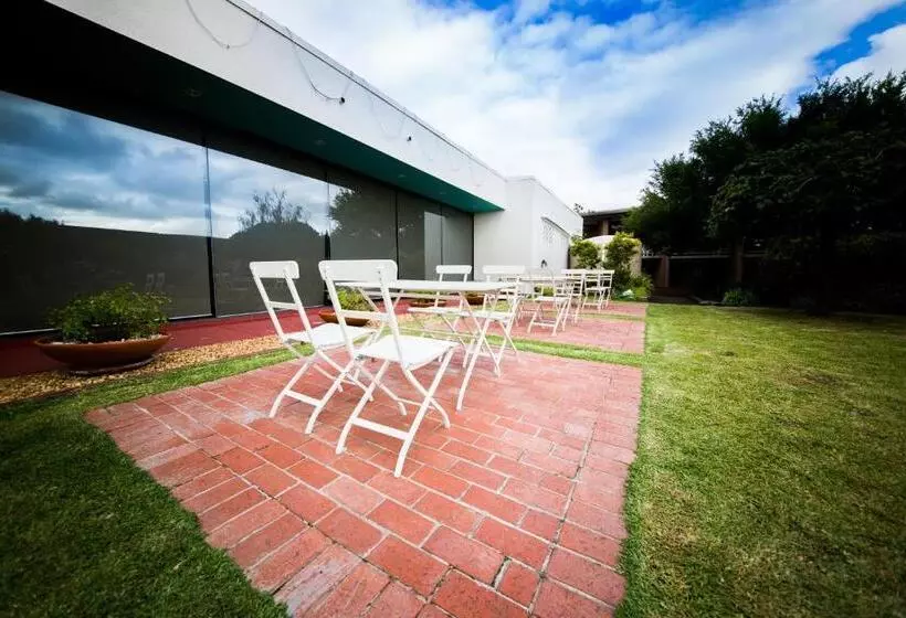 Sandown Regency Hotel & Apartments