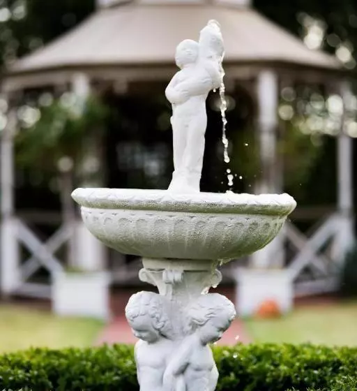 Sandown Regency Hotel & Apartments