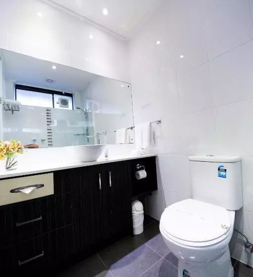 Sandown Regency Hotel & Apartments