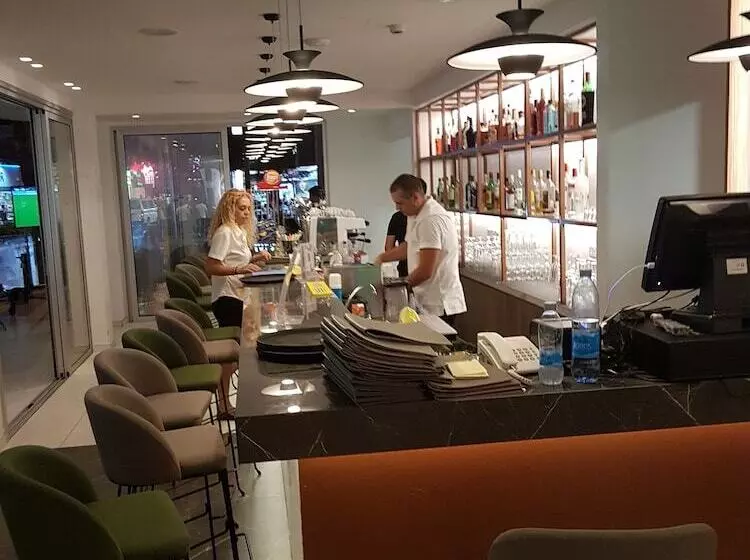 Anthea Hotel Apartments