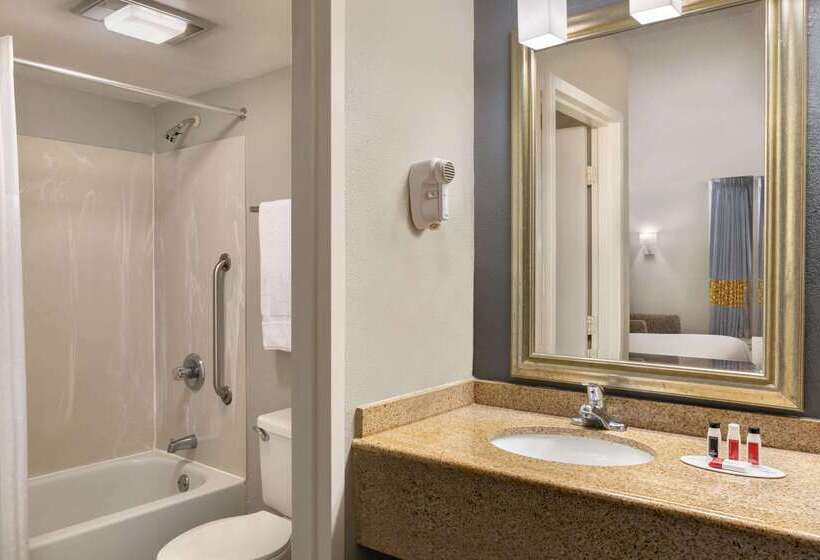 هتل Baymont By Wyndham Wilmington