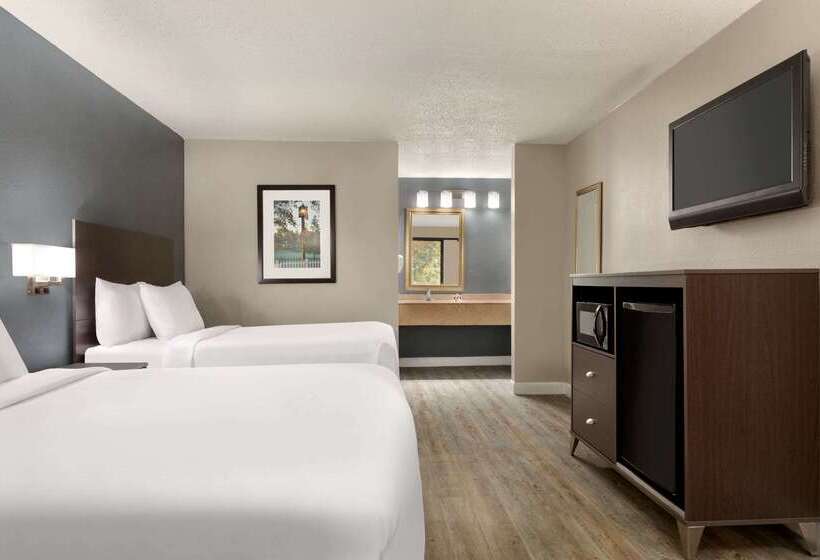 هتل Baymont By Wyndham Wilmington