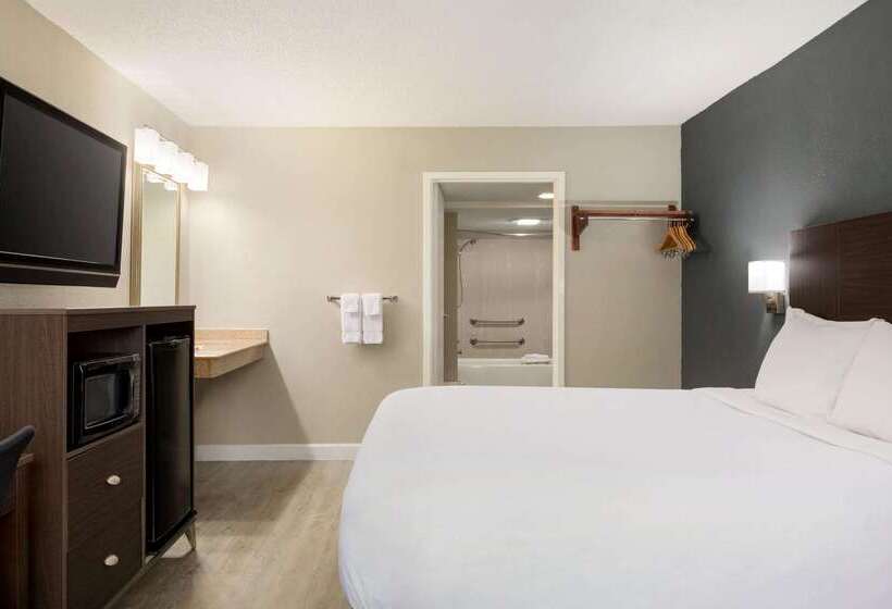 هتل Baymont By Wyndham Wilmington