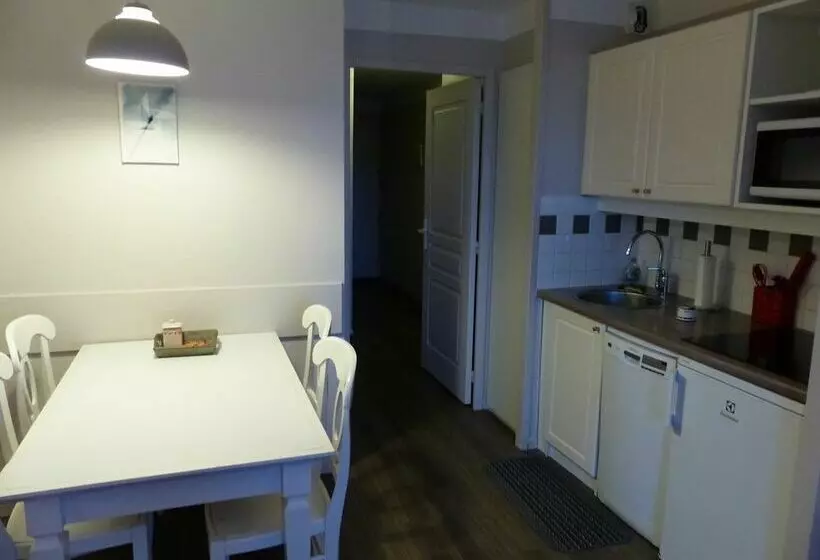 L  Eclose Cap Marine