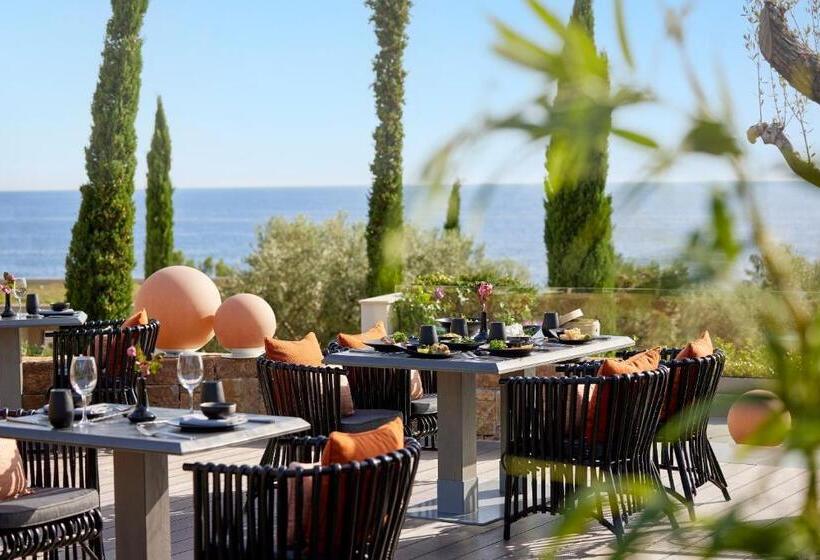 בית מלון כפרי Ikos Oceania