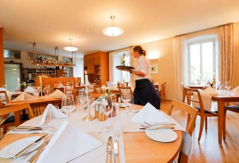 هتل Schloss Wartegg