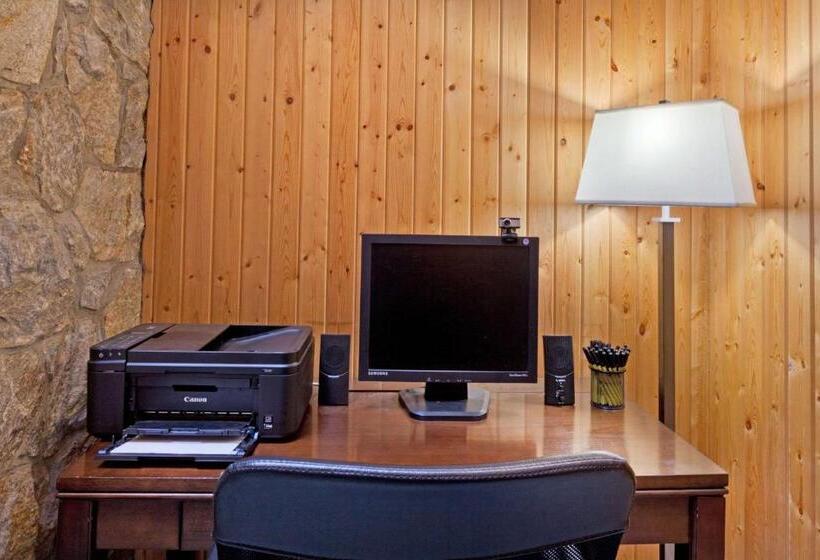 בית מלון כפרי Super 8 By Wyndham Valemount