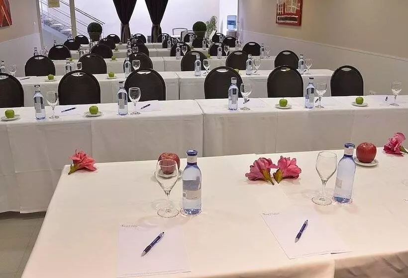 هتل Xon's Valencia