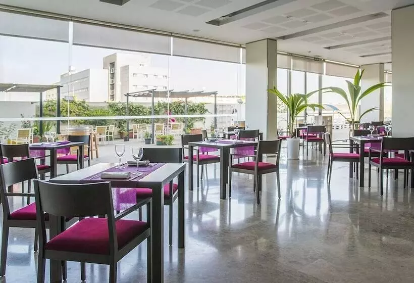 هتل Xon's Valencia