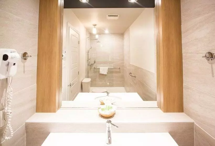 مُتل Marineau La Tuque