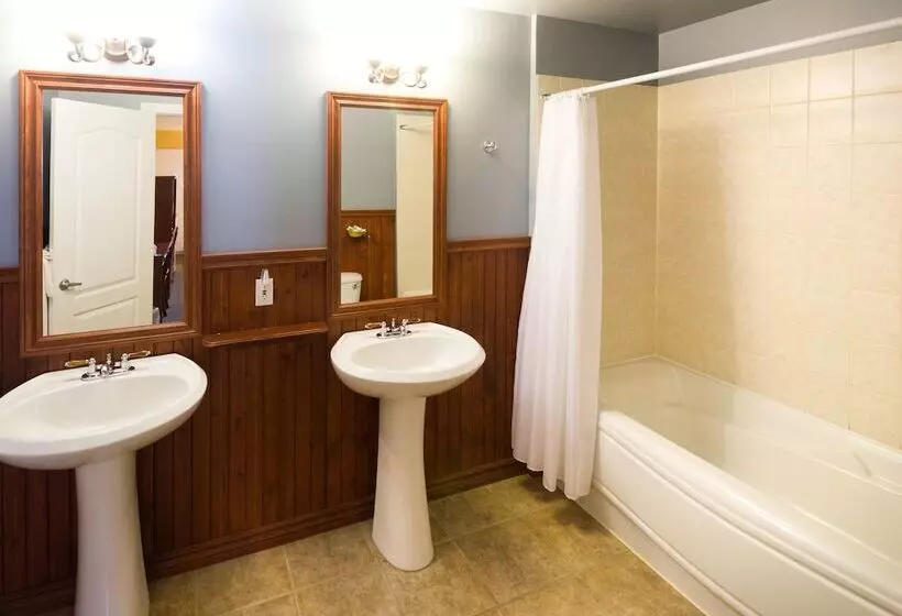 مُتل Marineau La Tuque