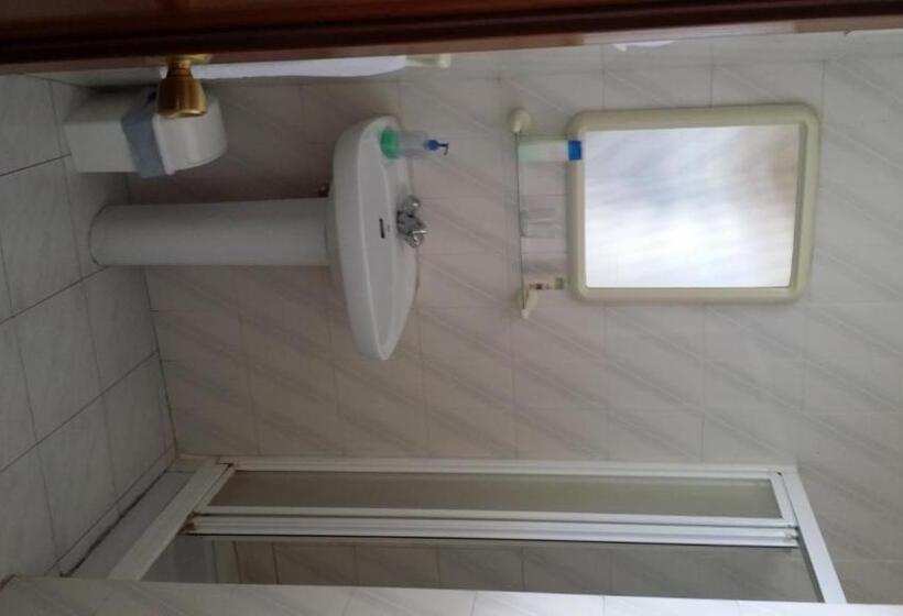 فندق فئة نجمة واحدة Pensión Ariz