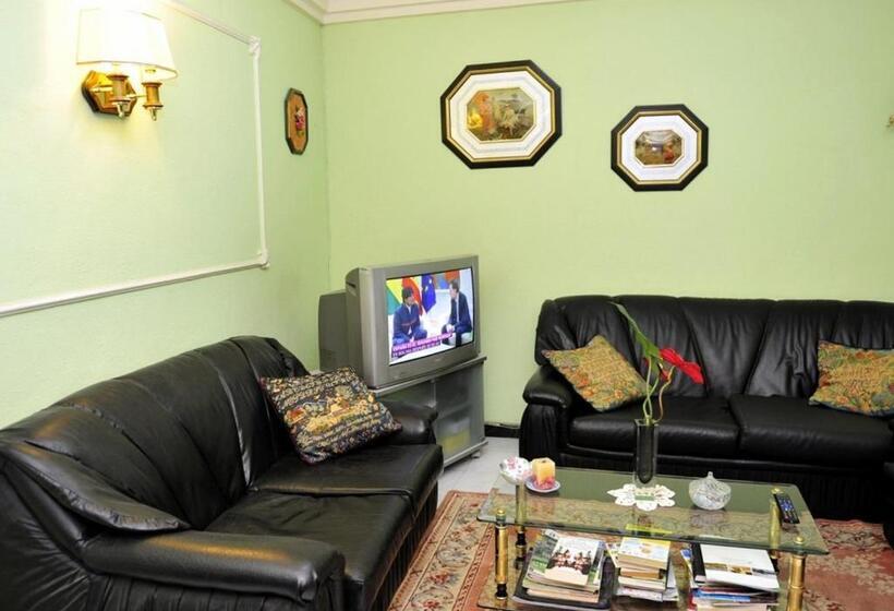 فندق فئة نجمة واحدة Pensión Ariz