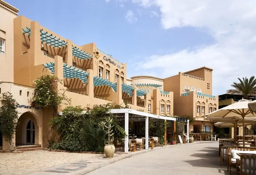 هتل Captains Inn