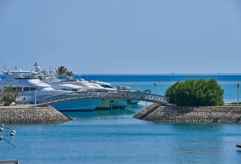 هتل Captains Inn