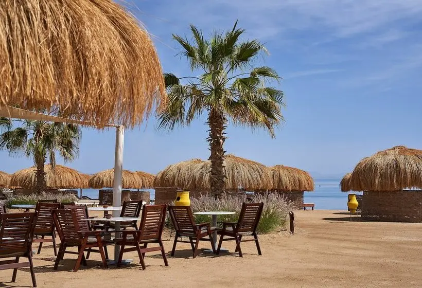 هتل Captains Inn