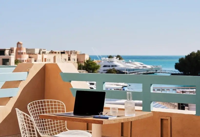 هتل Captains Inn