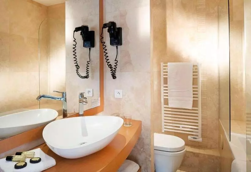 Grand Hotel Des Lecques; Bw Signature Collection