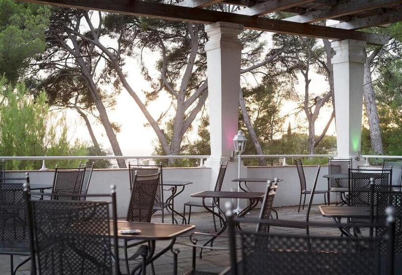 Grand Hotel Des Lecques; Bw Signature Collection