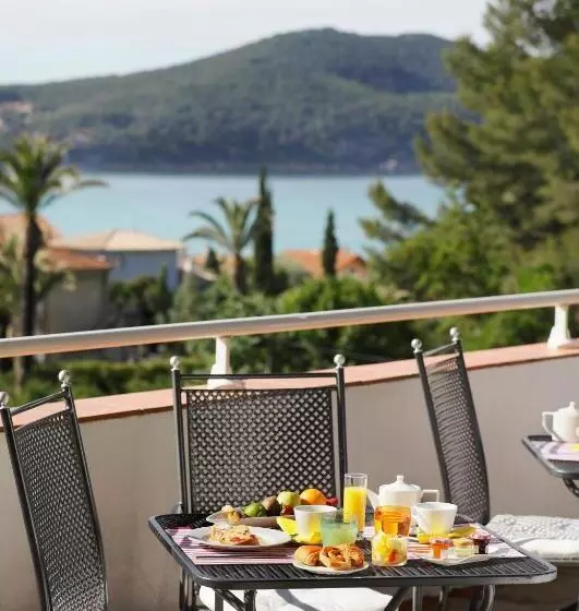 Grand Hotel Des Lecques; Bw Signature Collection