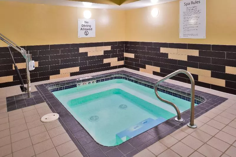 Hotel Holiday Inn Express & Suites Topeka West I 70 Wanamaker, An Ihg