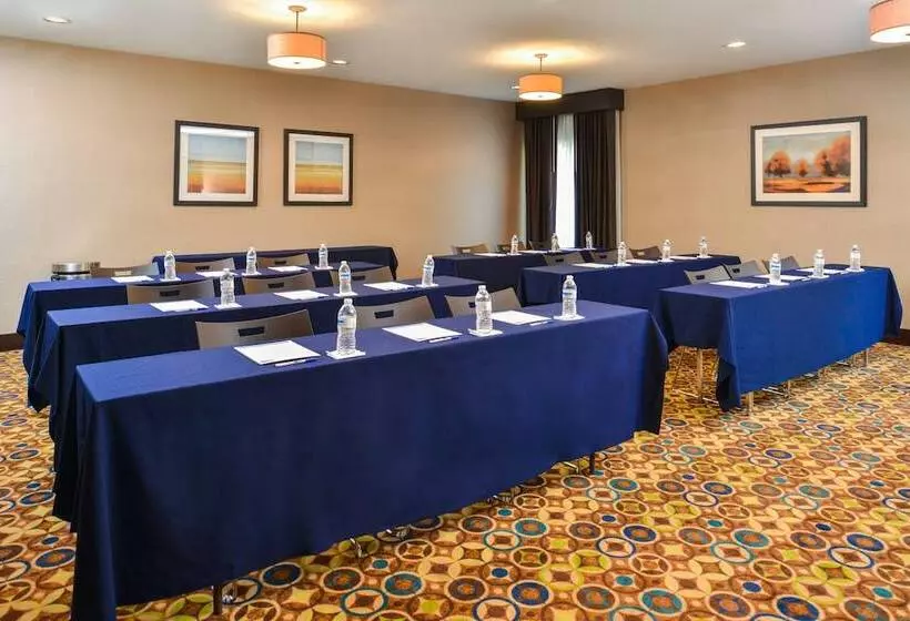 Hotel Holiday Inn Express & Suites Topeka West I 70 Wanamaker, An Ihg