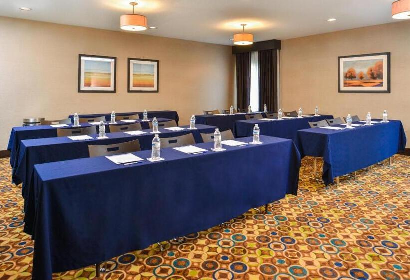 فندق Holiday Inn Express & Suites Topeka West I 70 Wanamaker, An Ihg