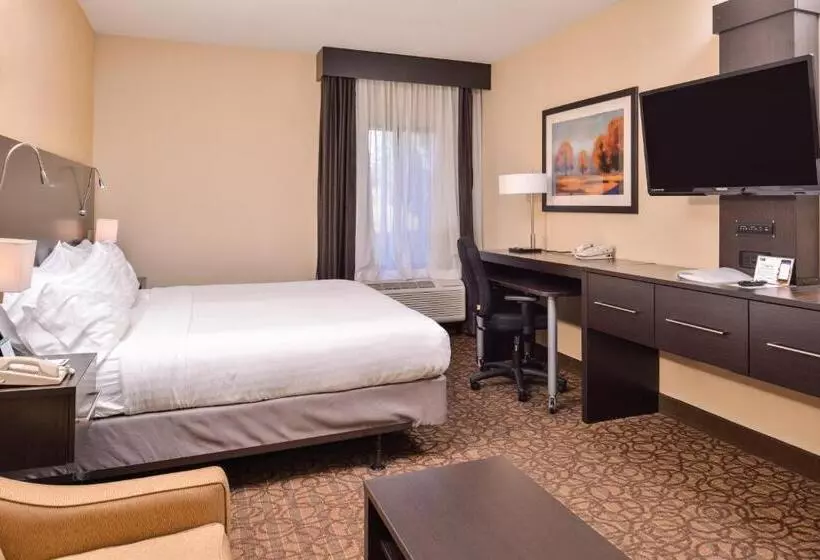 Hotel Holiday Inn Express & Suites Topeka West I 70 Wanamaker, An Ihg