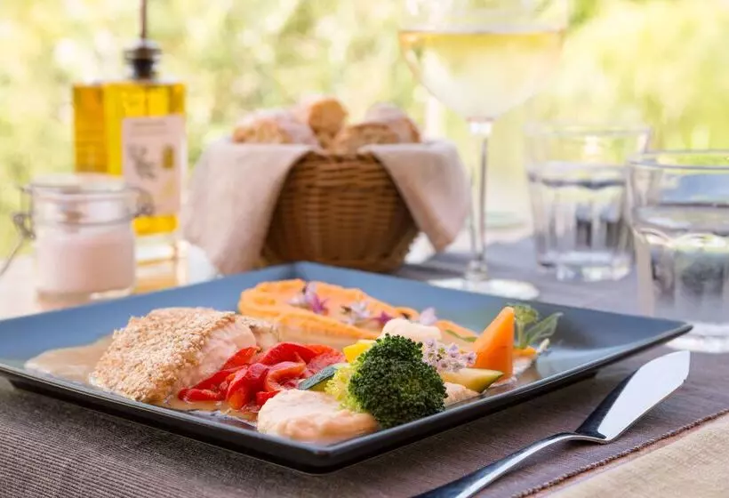 ホテル La Villa Vicha, The Originals Relais