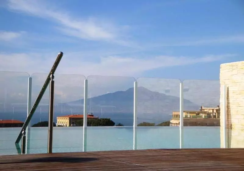 ホテル Plaza Varese