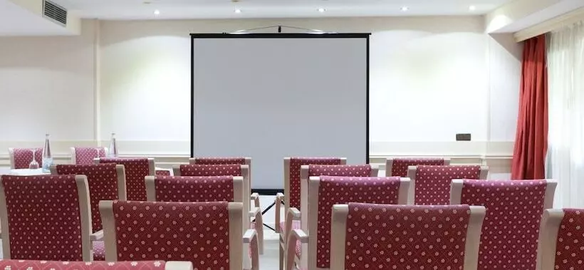 هتل Luze Castellana