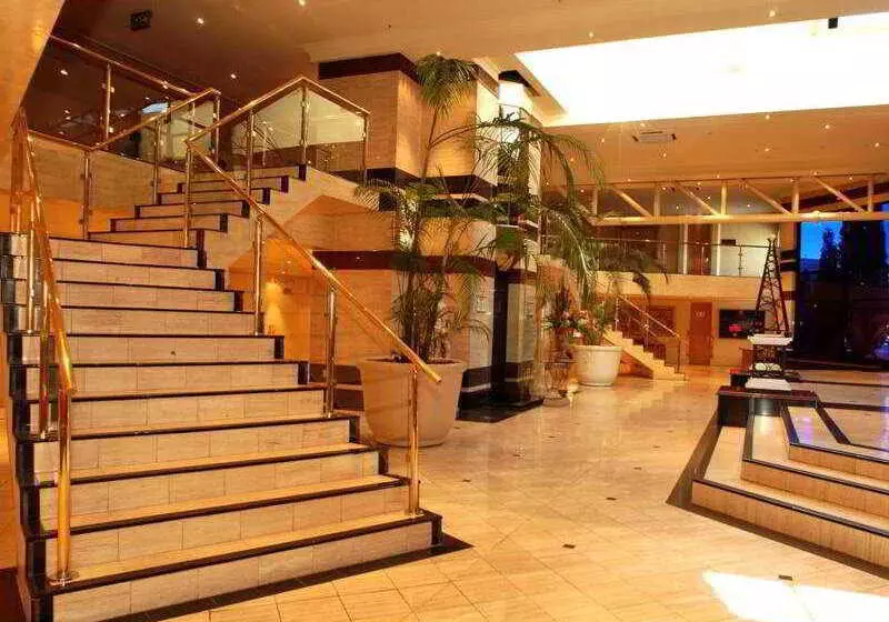 Отель Peermont Metcourt Suites