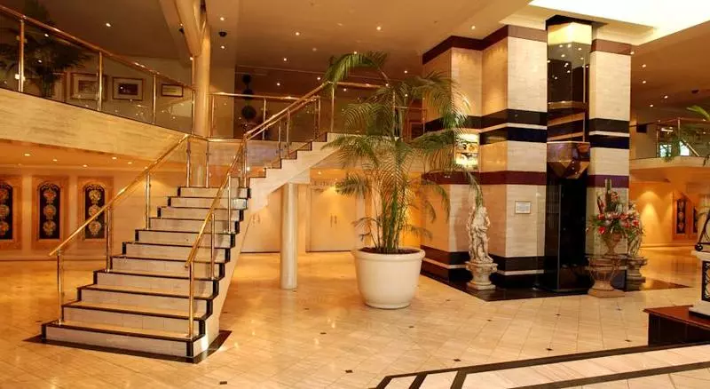 Отель Peermont Metcourt Suites