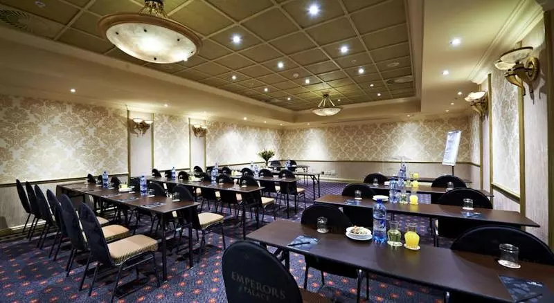 Отель Peermont Metcourt Suites