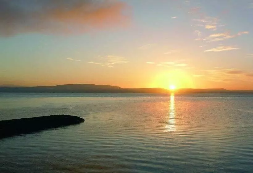 Отель Redcastle