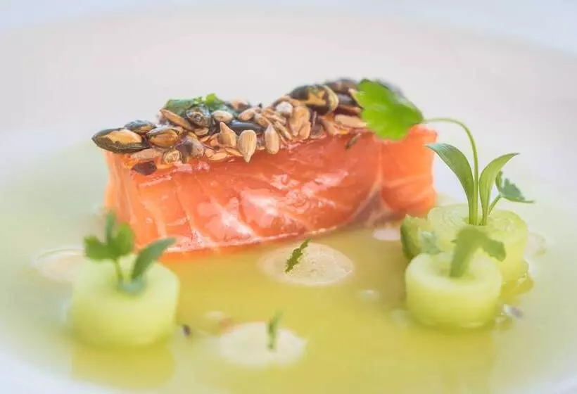 Отель Redcastle