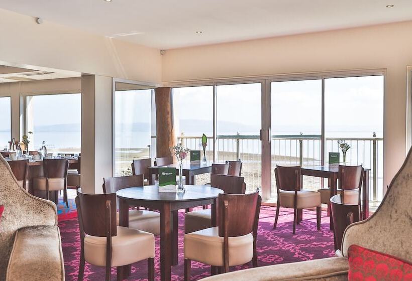 בית מלון כפרי Redcastle