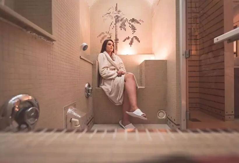 Отель Redcastle