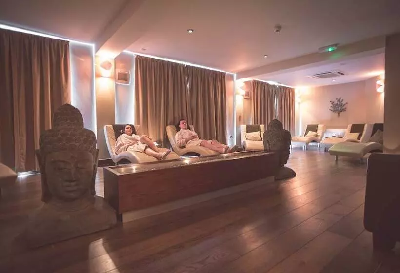 Отель Redcastle