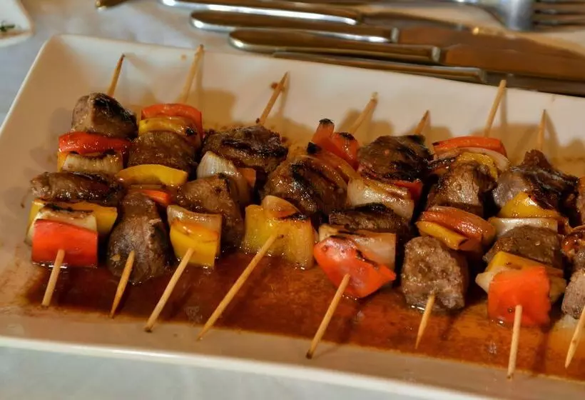 Отель Tshukudu Bush Lodge