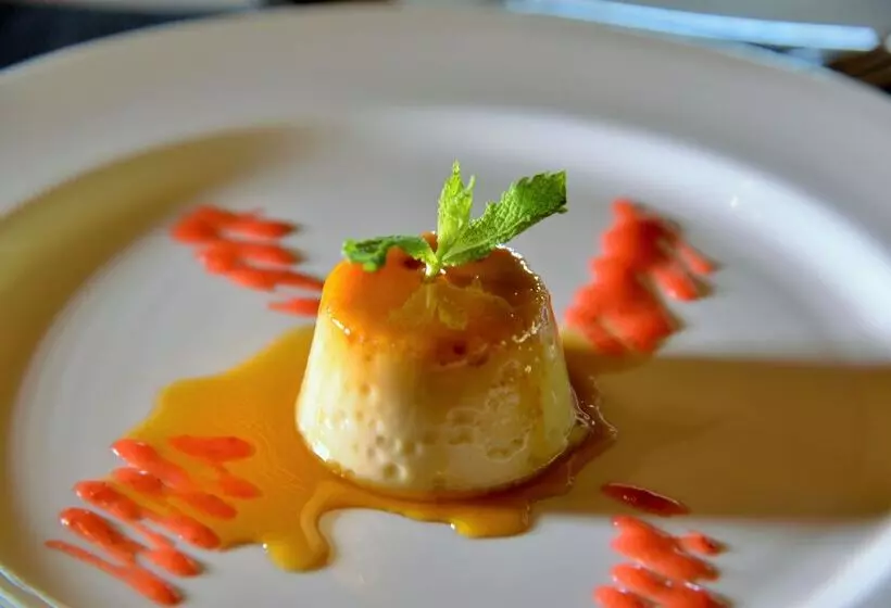 Отель Tshukudu Bush Lodge