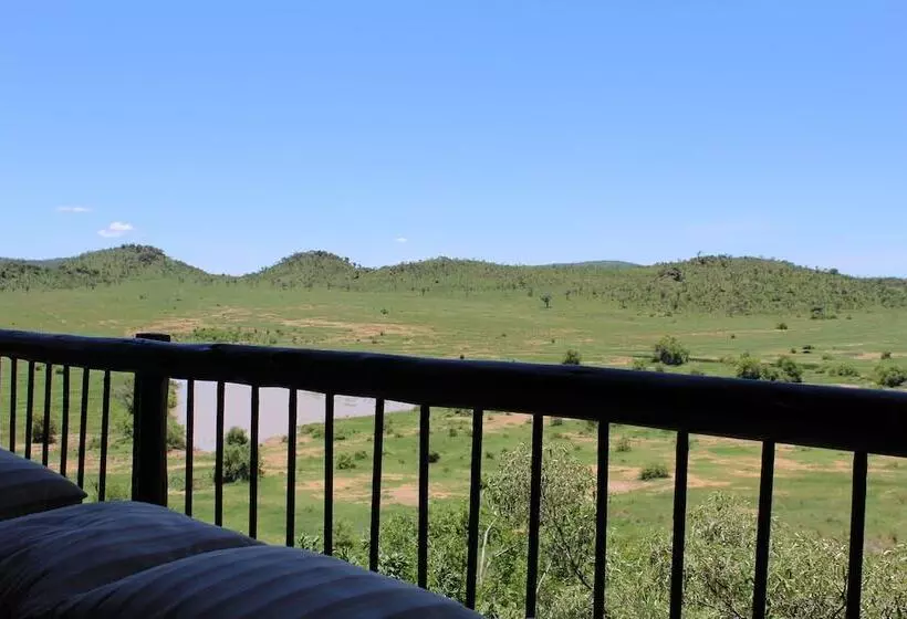 Отель Tshukudu Bush Lodge