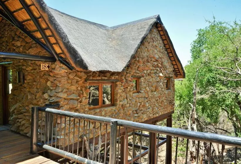Отель Tshukudu Bush Lodge