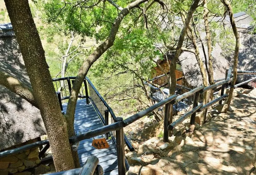 Отель Tshukudu Bush Lodge