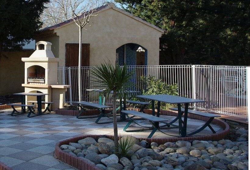 هتل Appart  Court Inn Suites